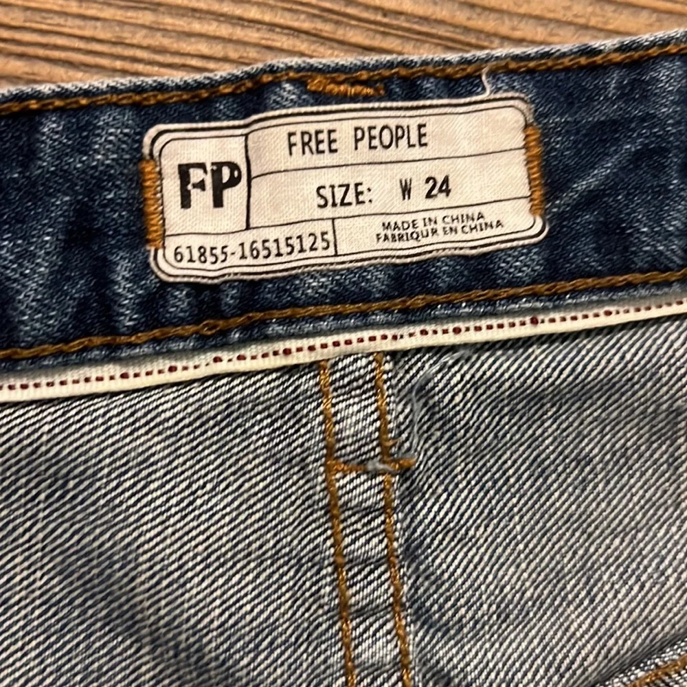 Free People Frayed Denim Jean Shorts W24 - Picture 3 of 6
